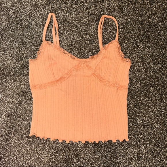 V Neck Lace Detail Adjustable Strap Spaghetti Strap Cropped Tank Top - Picture 1 of 6